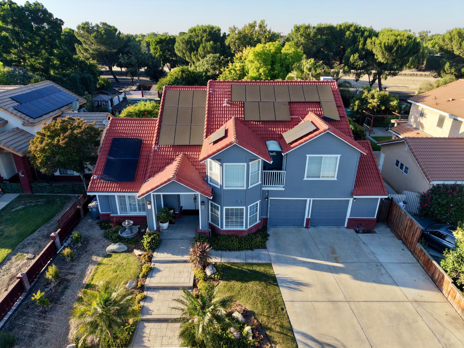 416 Crescent Dr, Los Banos, CA 93635