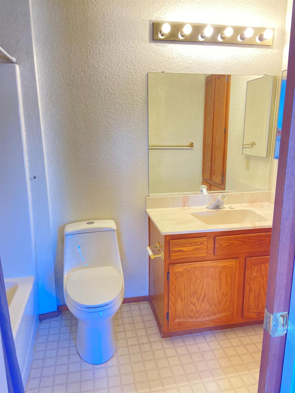 4045 Dale Rd #C, Modesto, CA 95356