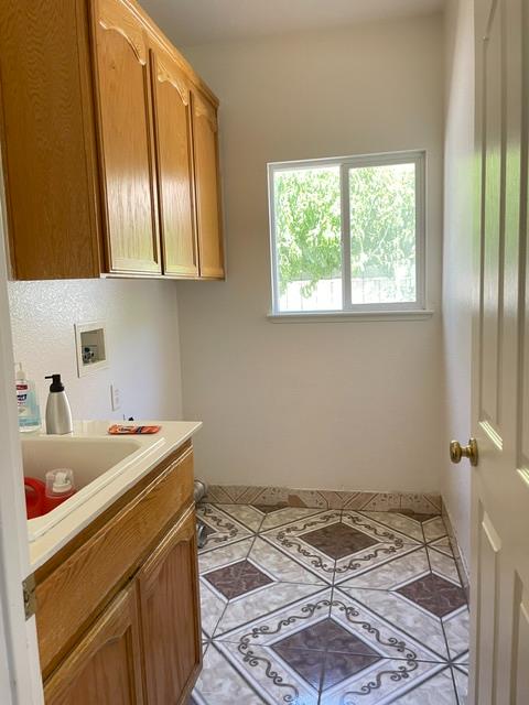 526 Eleni Ln, Manteca, CA 95336