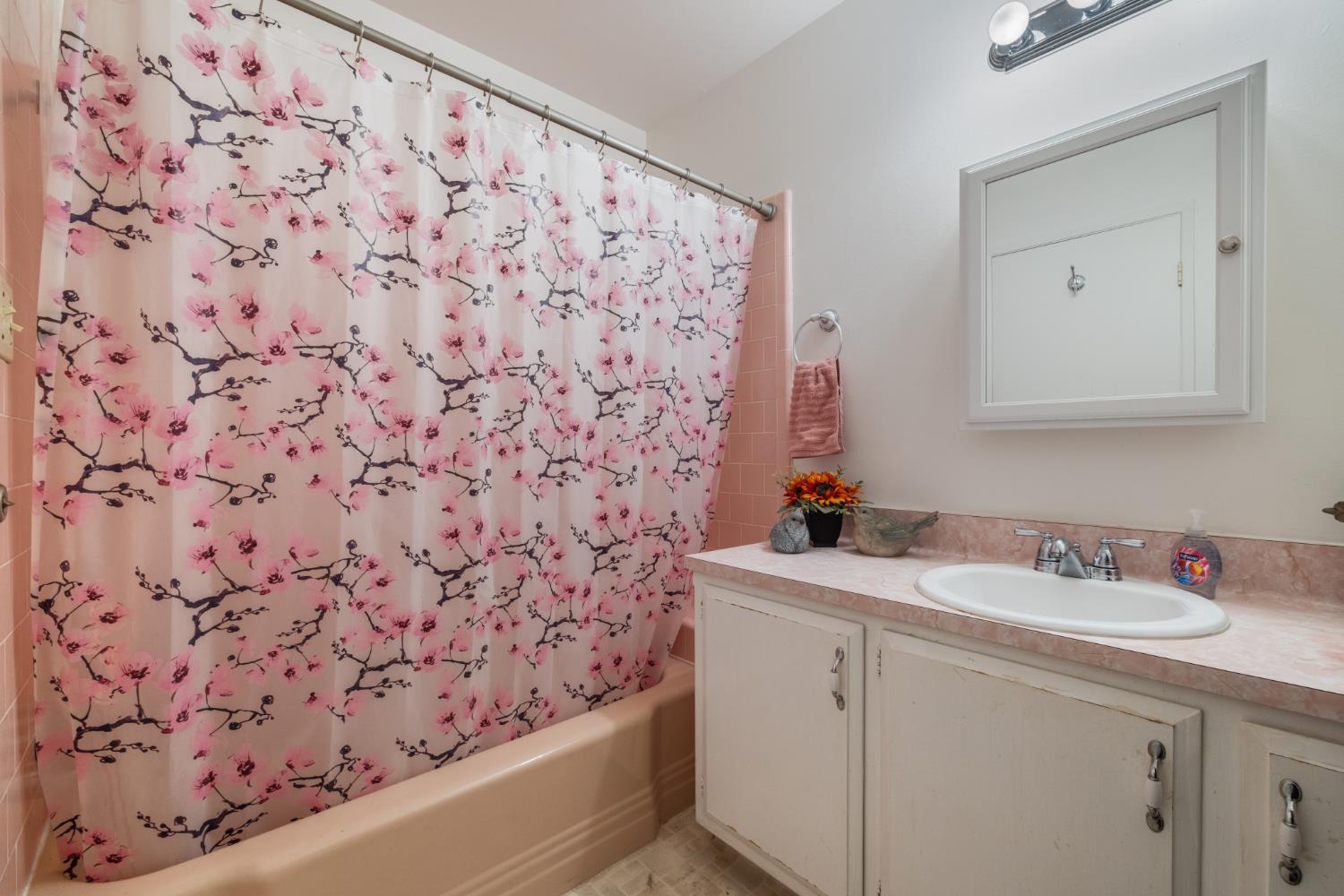 2700 Macdougal St #1, Modesto, CA 95350
