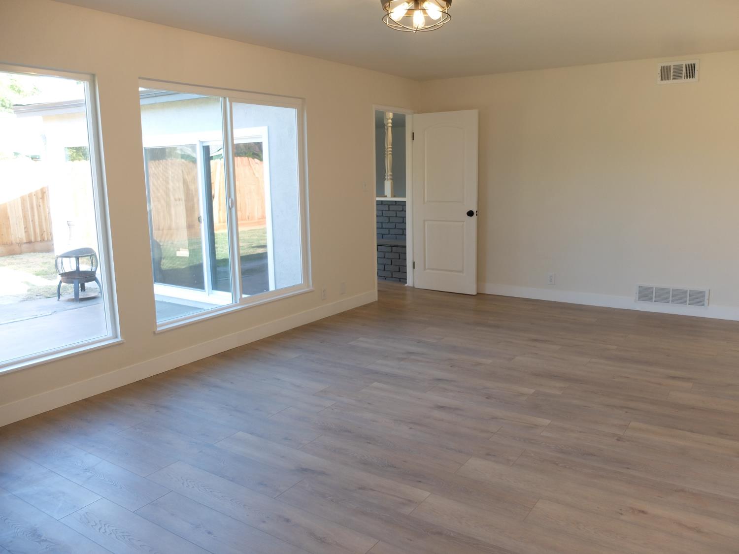 1822 Joaquin St, Modesto, CA 95350