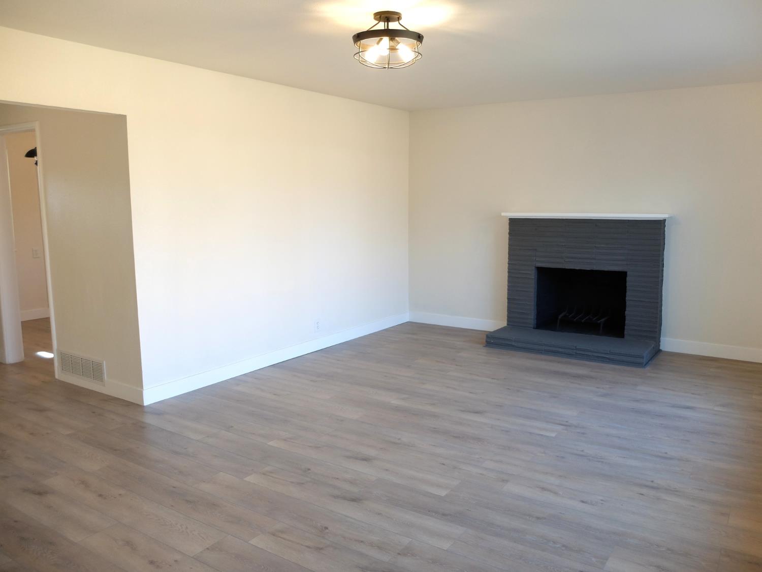 1822 Joaquin St, Modesto, CA 95350