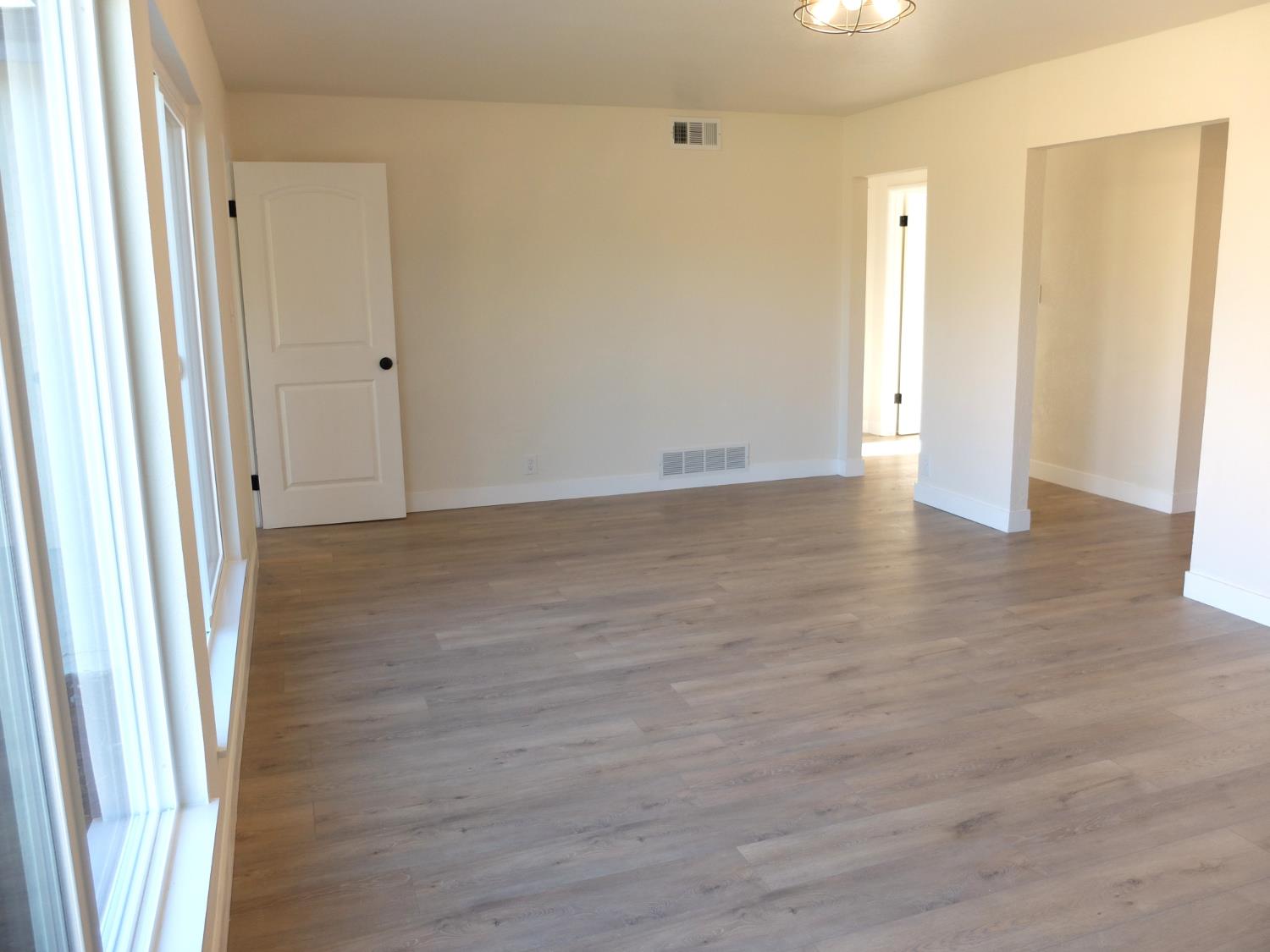 1822 Joaquin St, Modesto, CA 95350