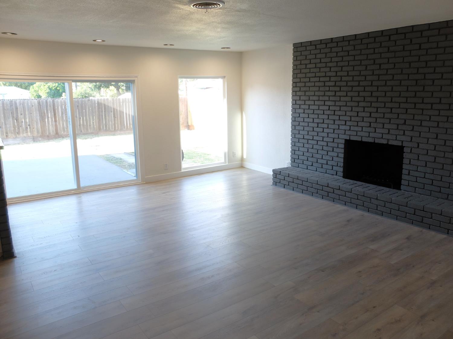 1822 Joaquin St, Modesto, CA 95350