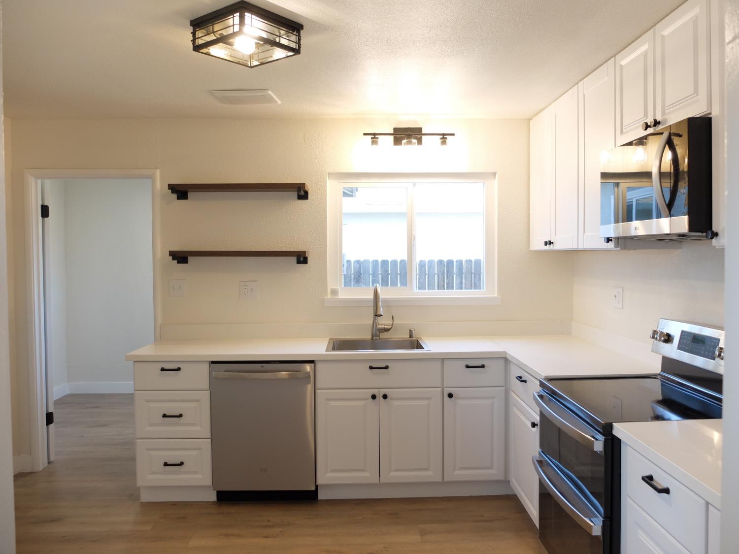 1822 Joaquin St, Modesto, CA 95350