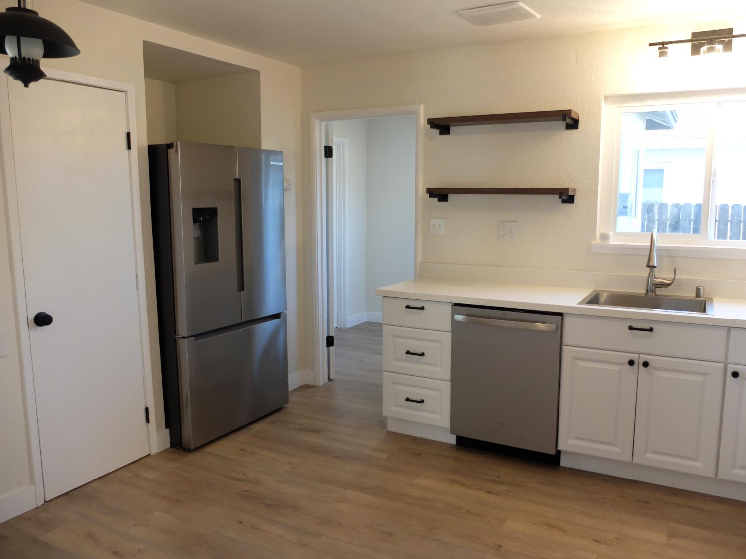 1822 Joaquin St, Modesto, CA 95350