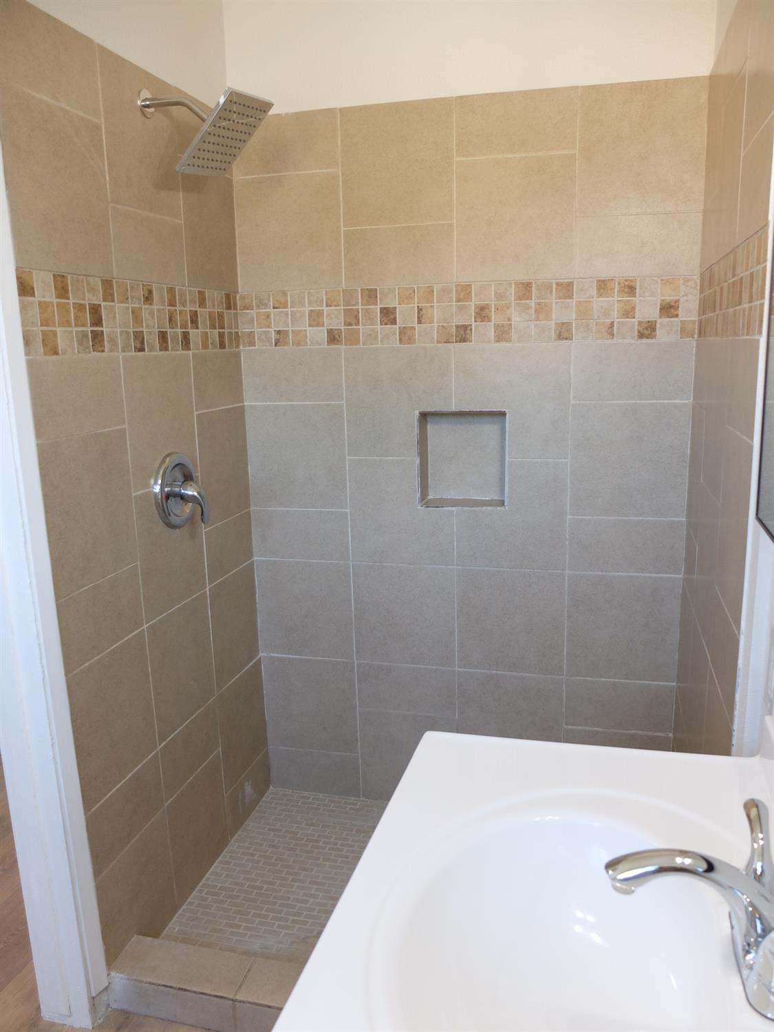 1822 Joaquin St, Modesto, CA 95350