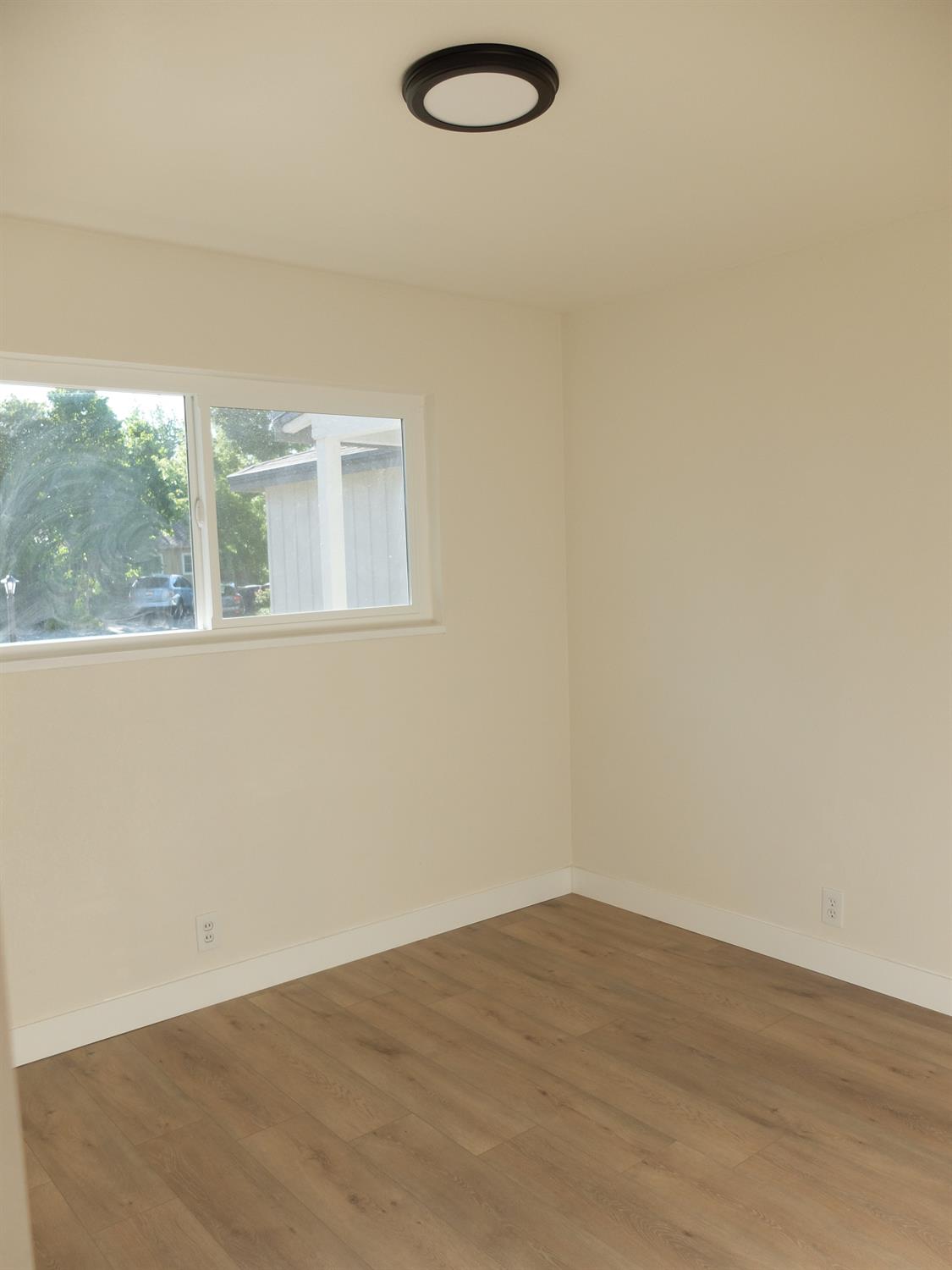 1822 Joaquin St, Modesto, CA 95350