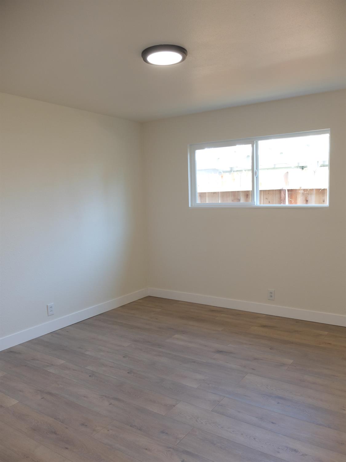 1822 Joaquin St, Modesto, CA 95350