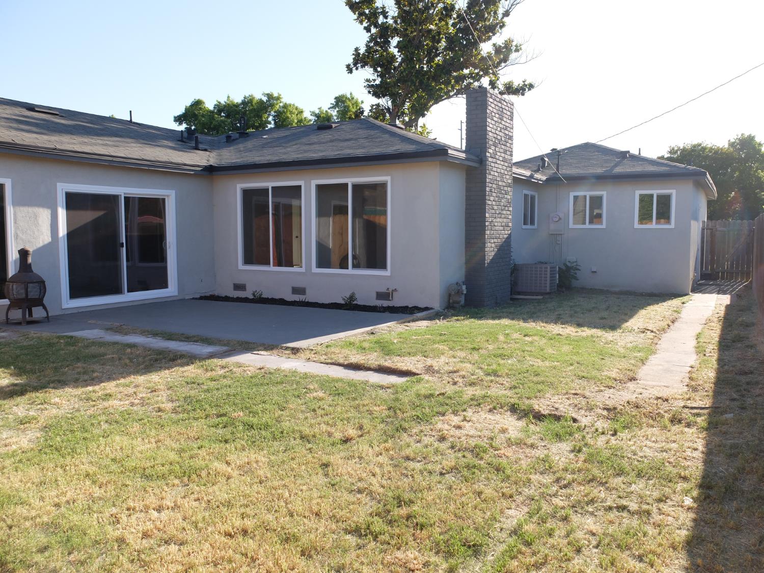 1822 Joaquin St, Modesto, CA 95350