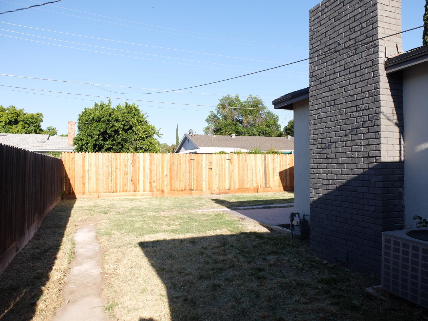 1822 Joaquin St, Modesto, CA 95350