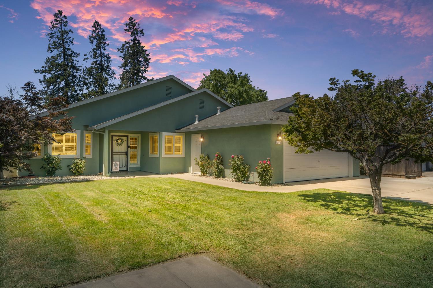 344 Ventanas Ave, Oakdale, CA 95361