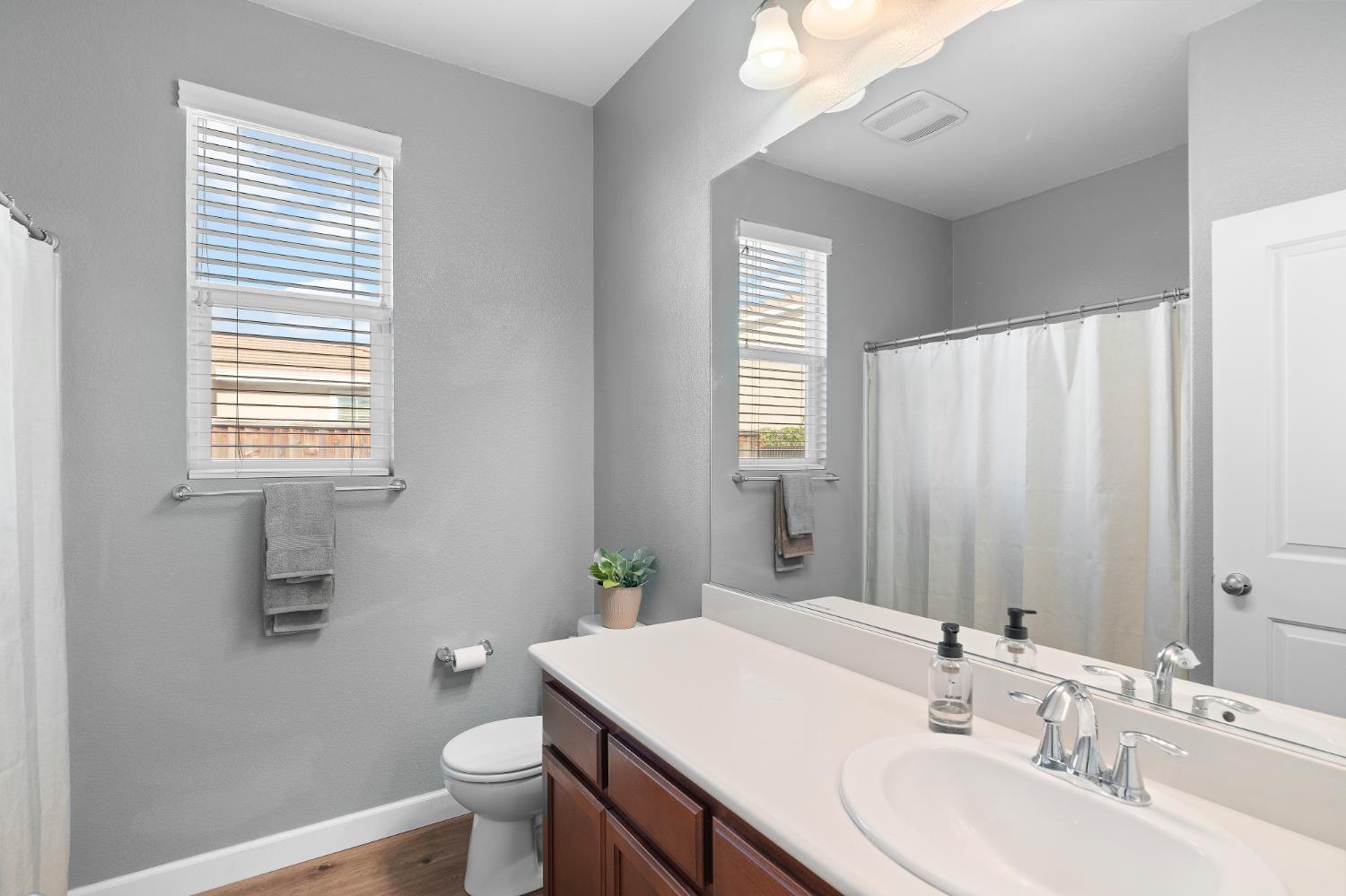 1070 Alba St, Manteca, CA 95337