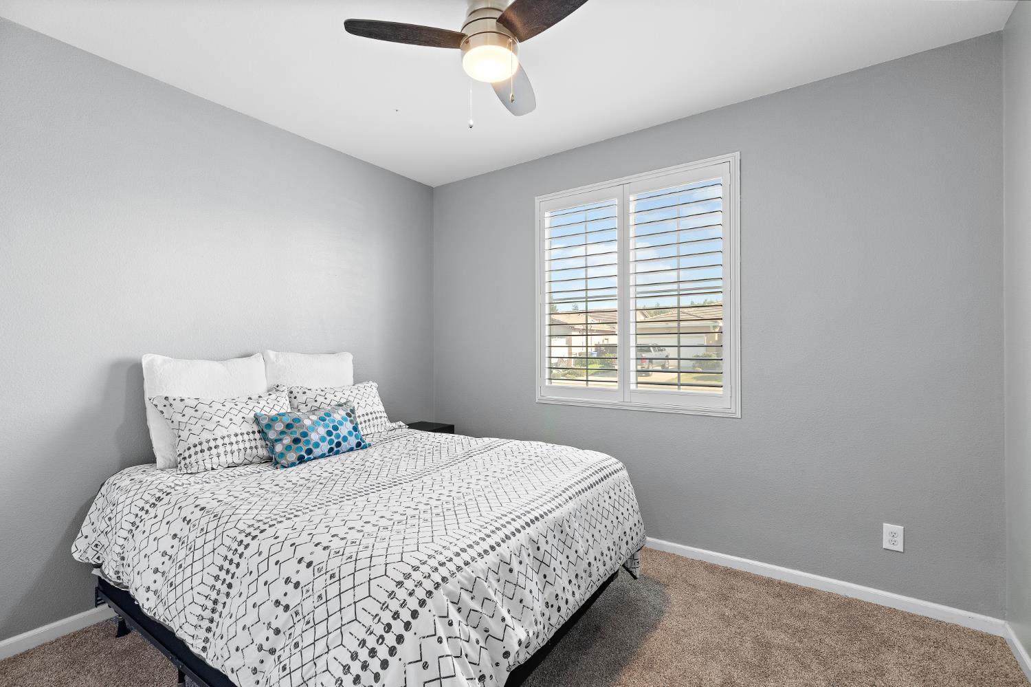 1070 Alba St, Manteca, CA 95337
