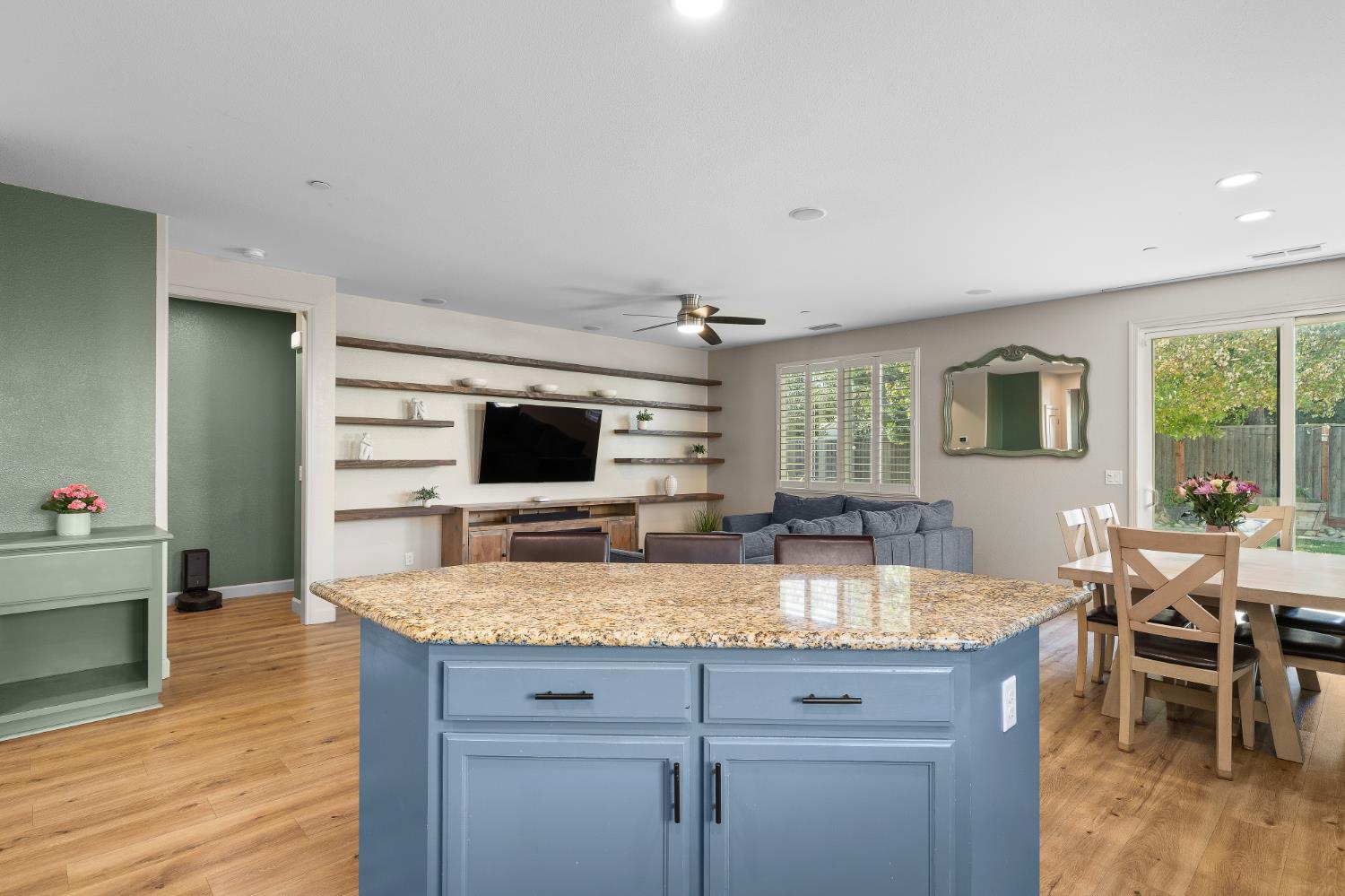 1070 Alba St, Manteca, CA 95337