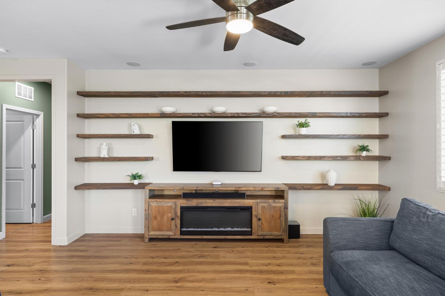 1070 Alba St, Manteca, CA 95337