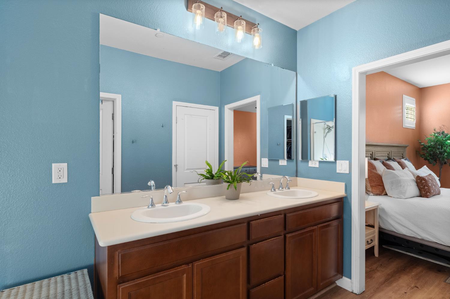 1070 Alba St, Manteca, CA 95337