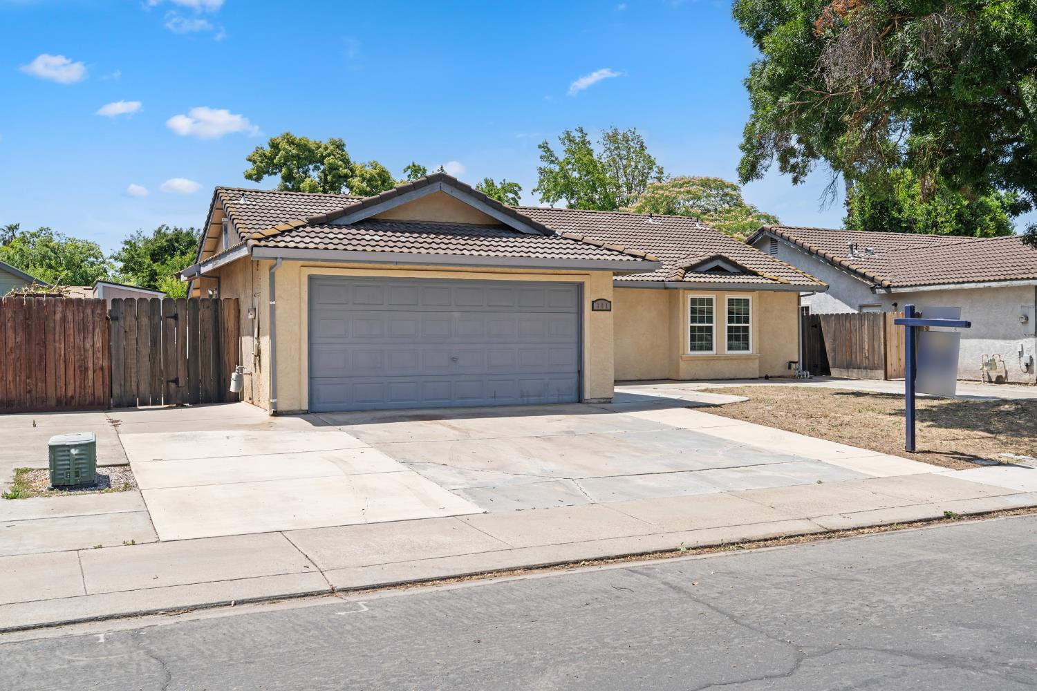 301 Goldrun Dr, Modesto, CA 95354