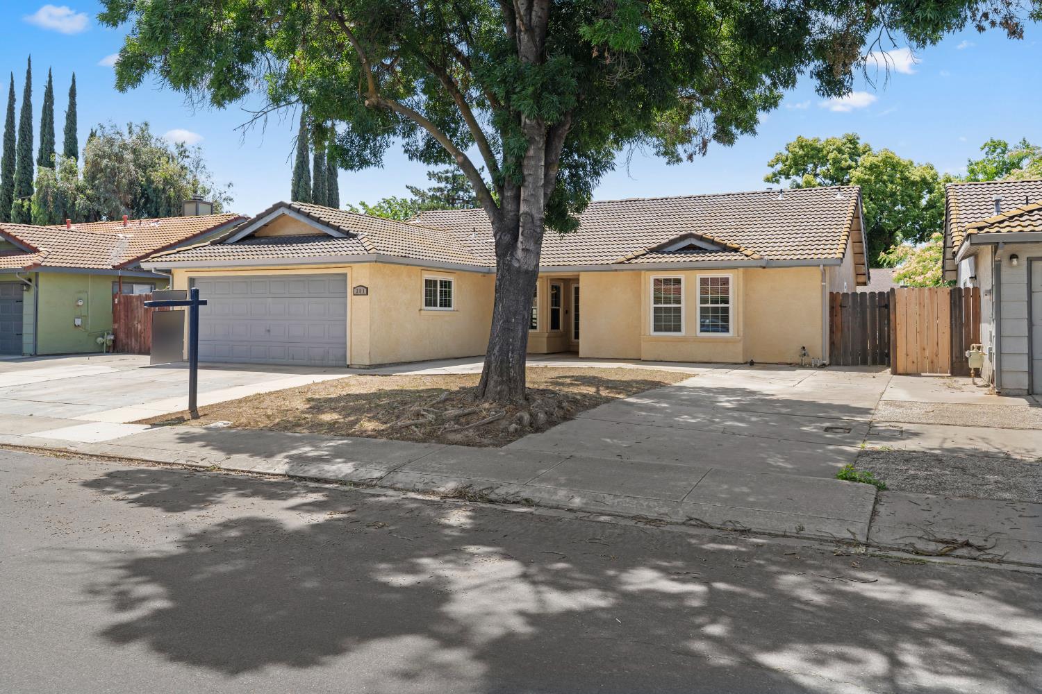 301 Goldrun Dr, Modesto, CA 95354