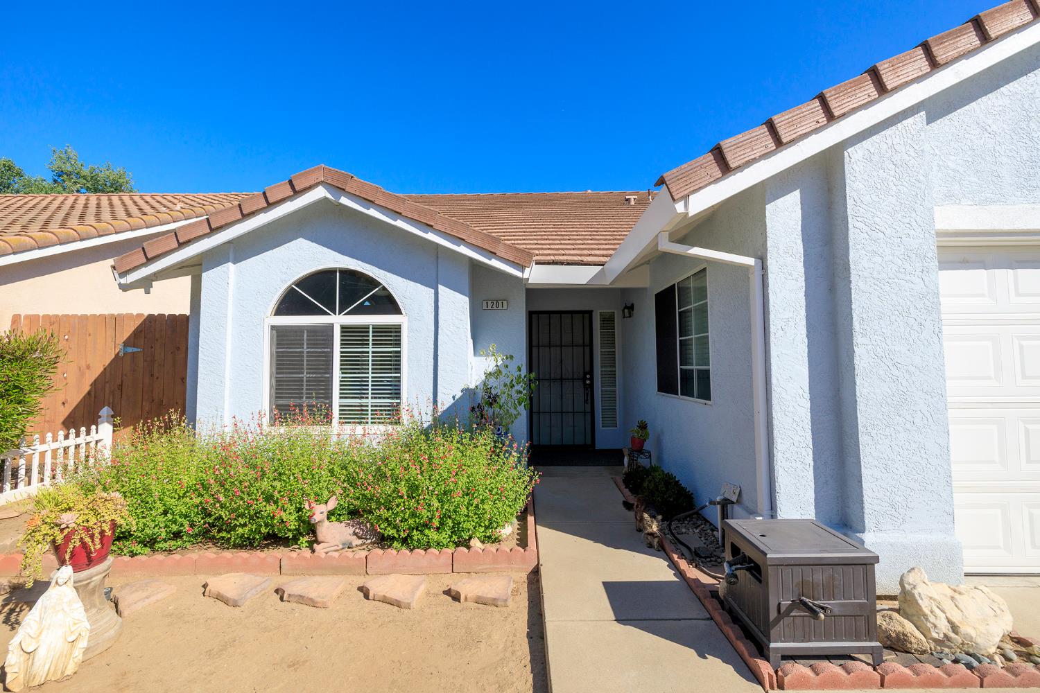 1201 Crater Ave, Modesto, CA 95351
