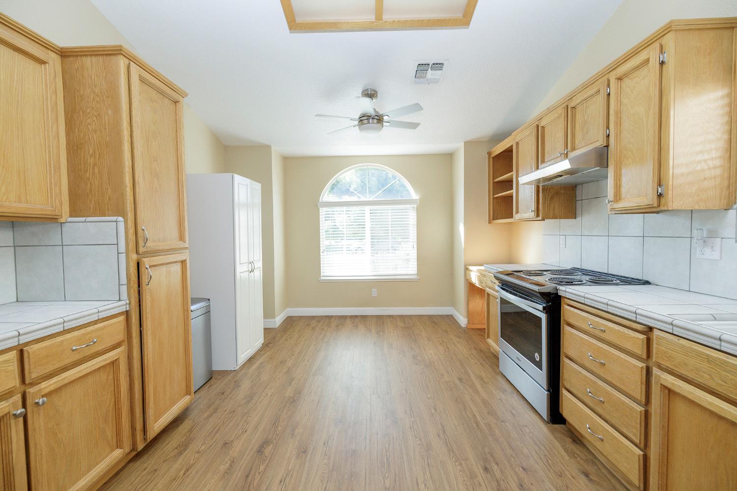 1201 Crater Ave, Modesto, CA 95351
