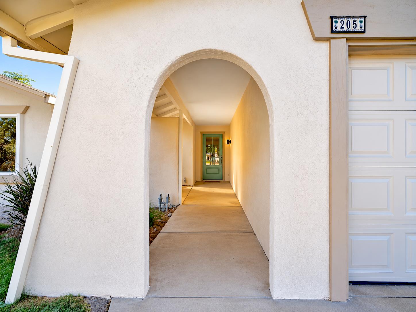 205 Oakhurst Ct, Merced, CA 95340