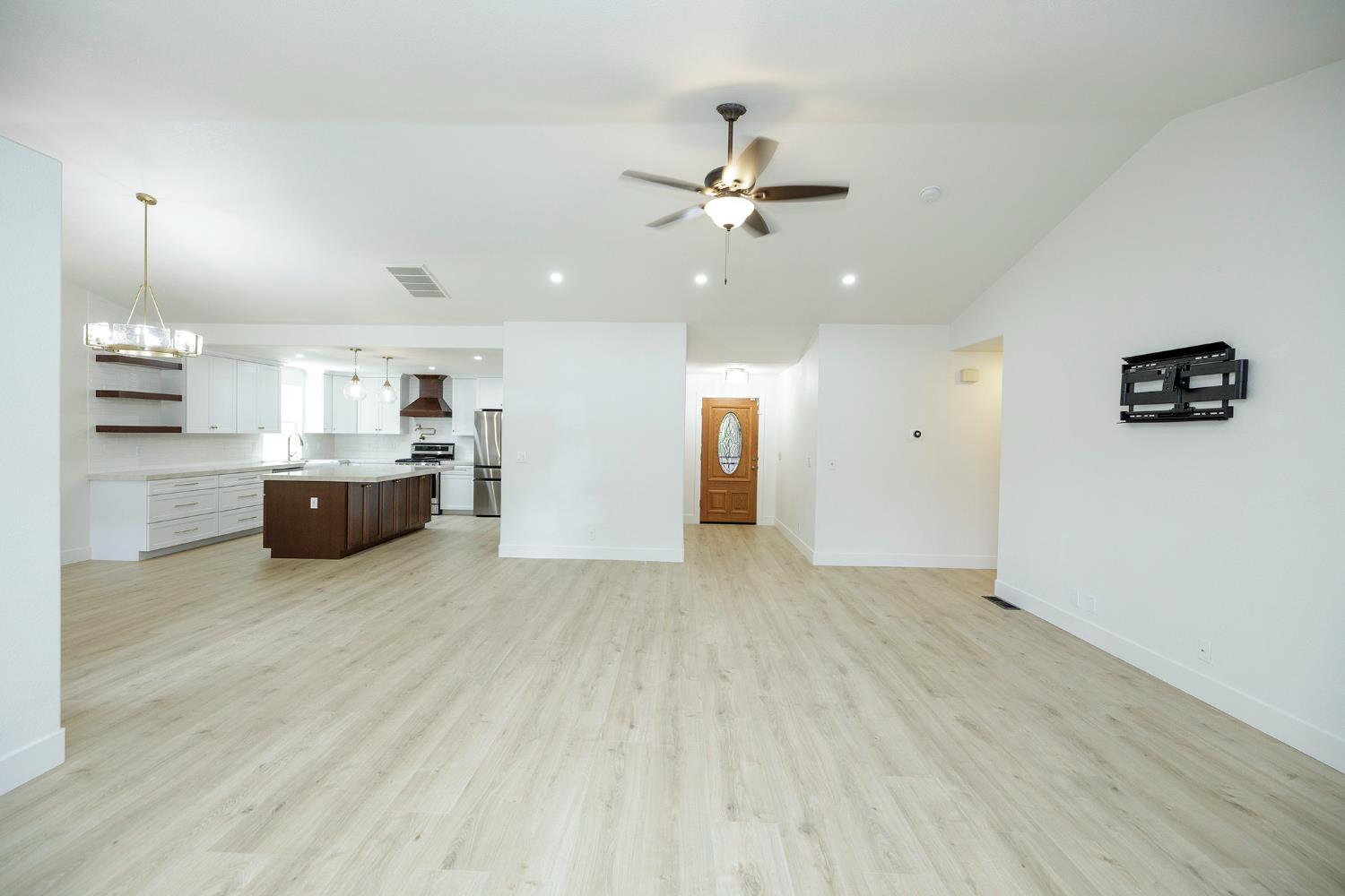 1748 Brennan Ave, Escalon, CA 95320