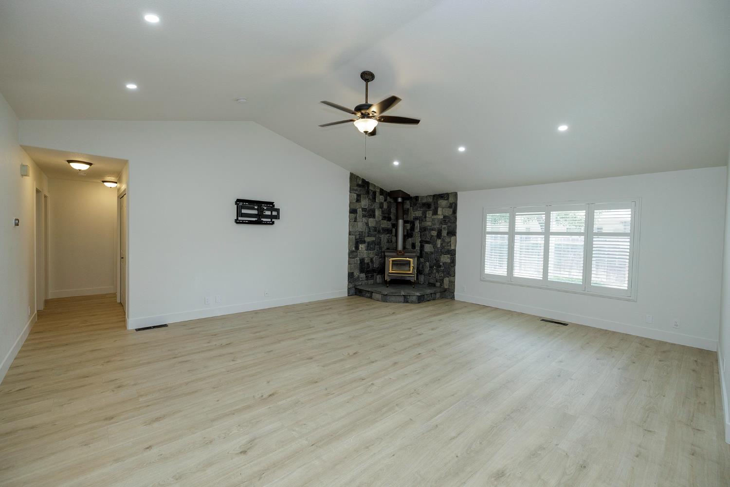 1748 Brennan Ave, Escalon, CA 95320