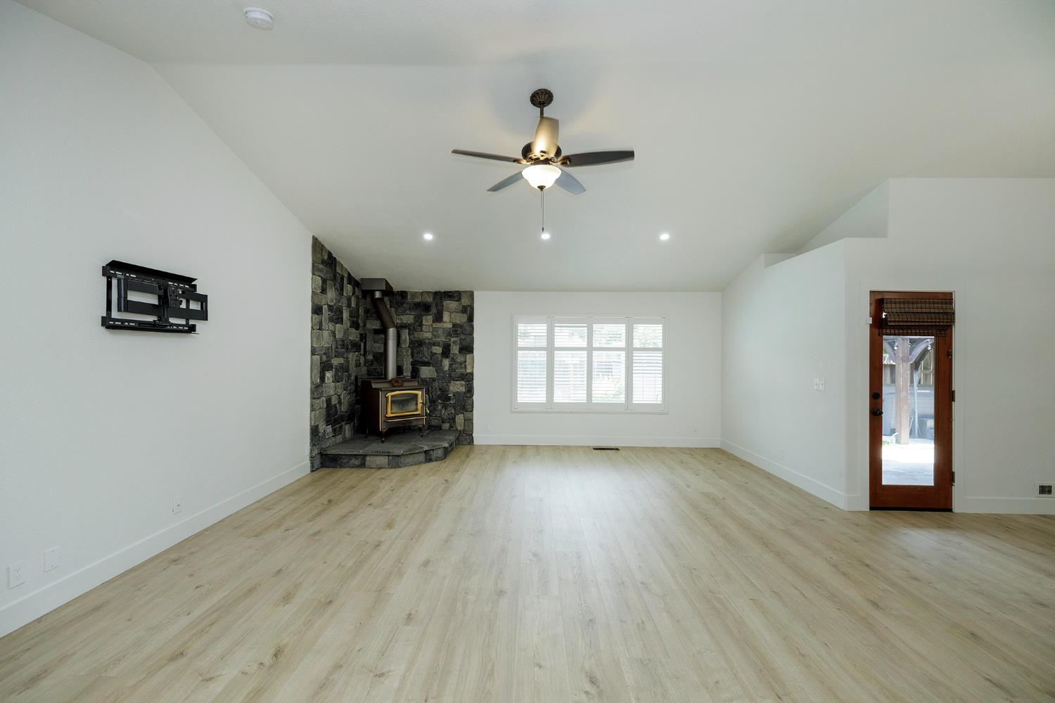 1748 Brennan Ave, Escalon, CA 95320