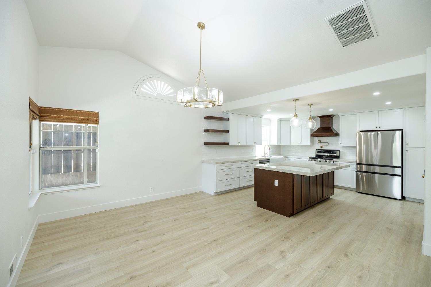 1748 Brennan Ave, Escalon, CA 95320