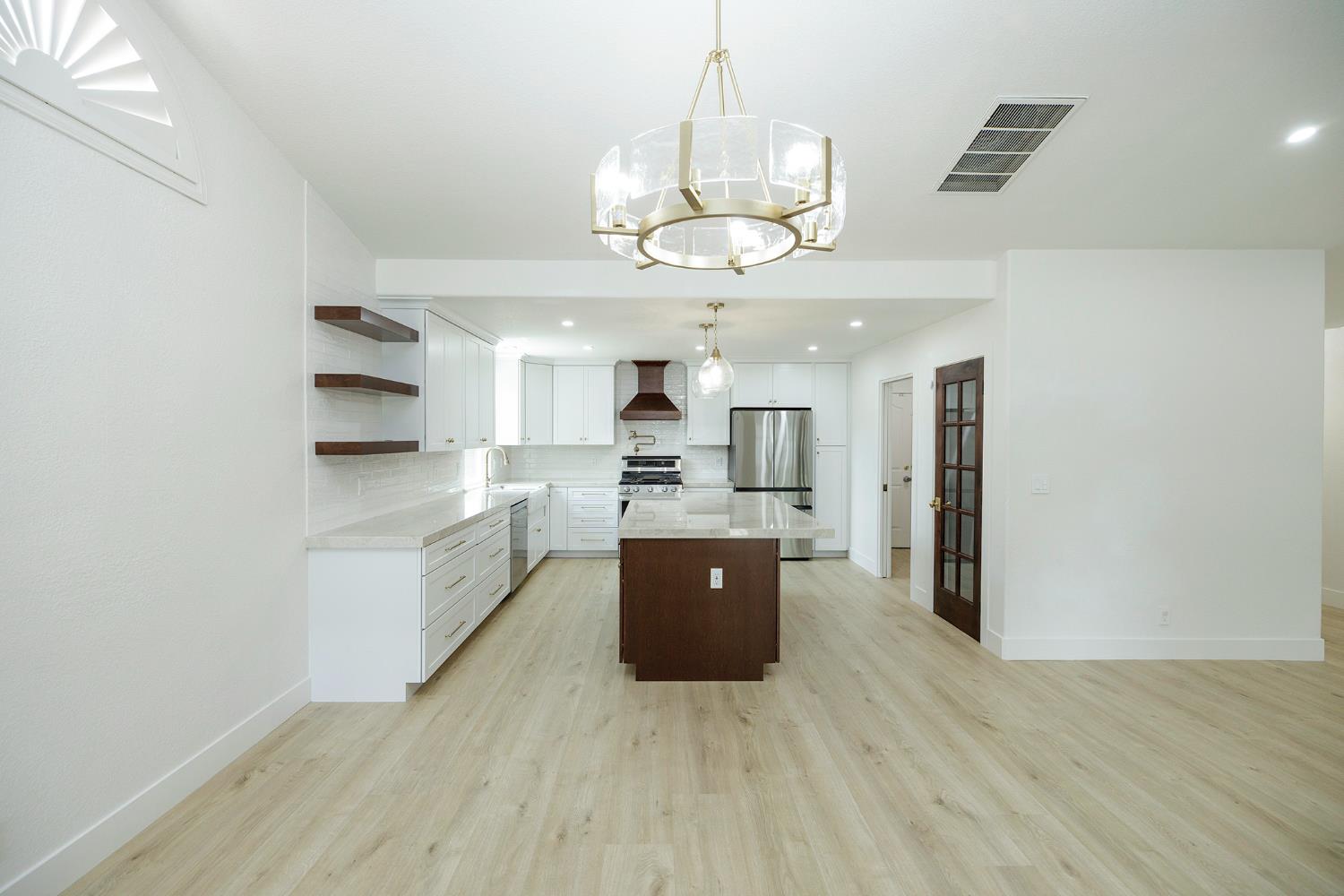 1748 Brennan Ave, Escalon, CA 95320