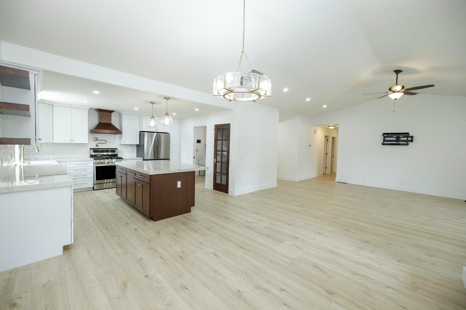 1748 Brennan Ave, Escalon, CA 95320