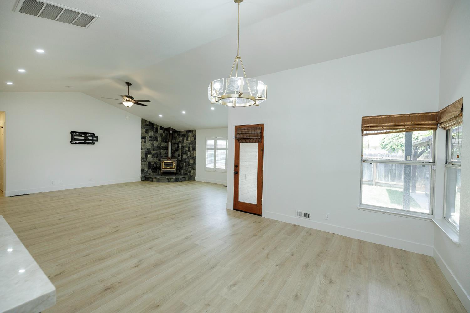 1748 Brennan Ave, Escalon, CA 95320