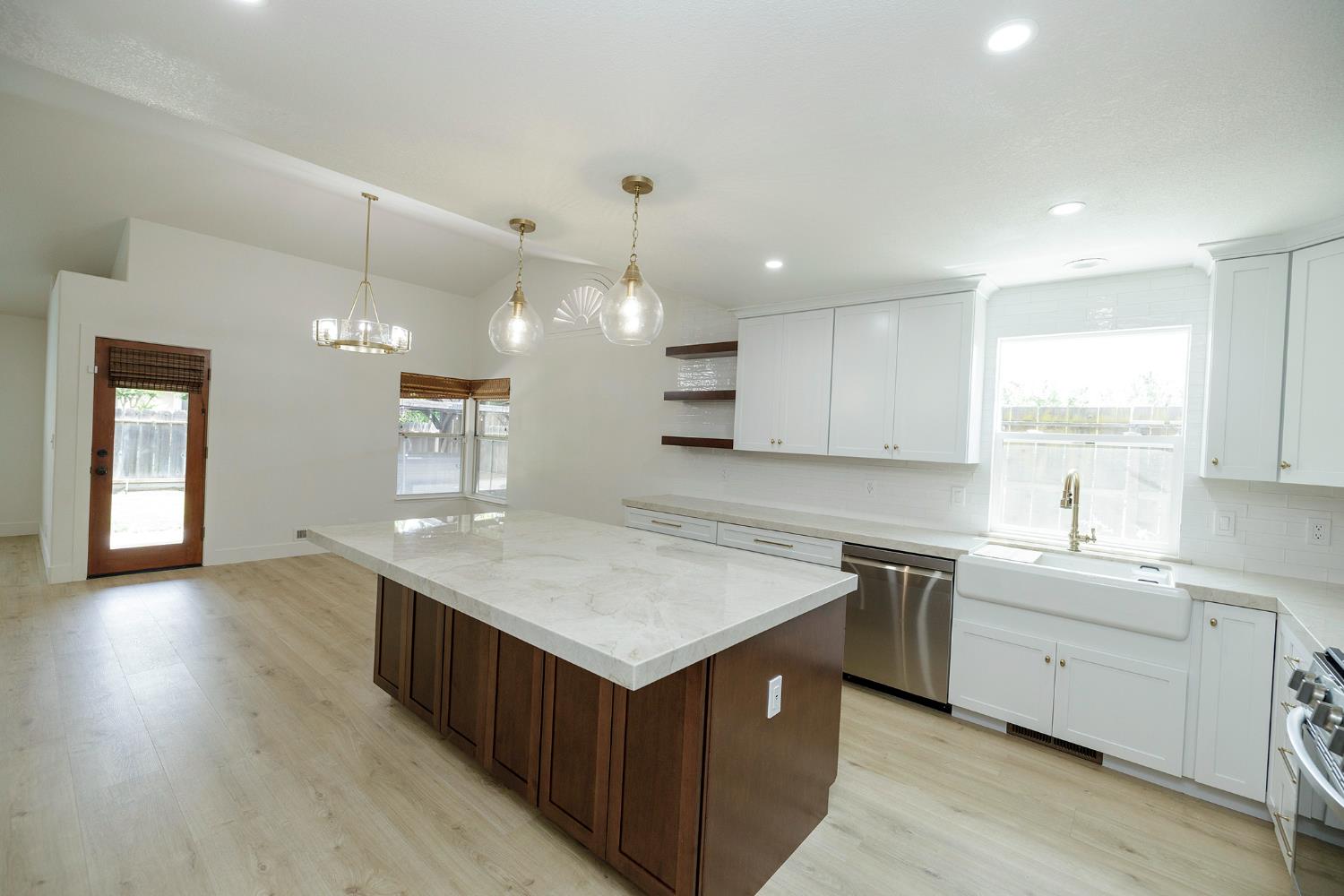 1748 Brennan Ave, Escalon, CA 95320
