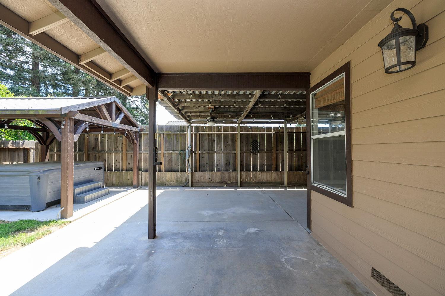 1748 Brennan Ave, Escalon, CA 95320