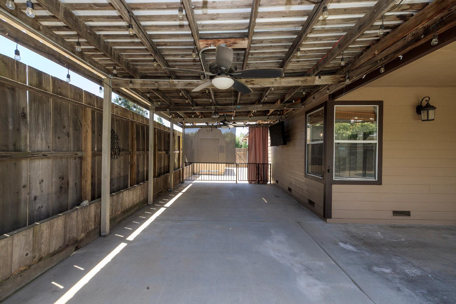 1748 Brennan Ave, Escalon, CA 95320