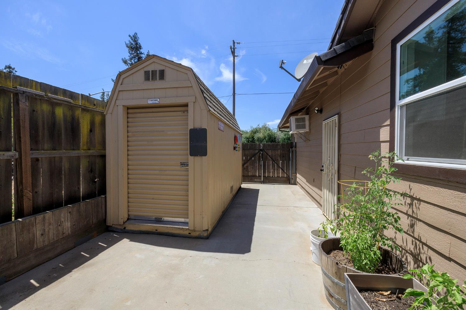 1748 Brennan Ave, Escalon, CA 95320