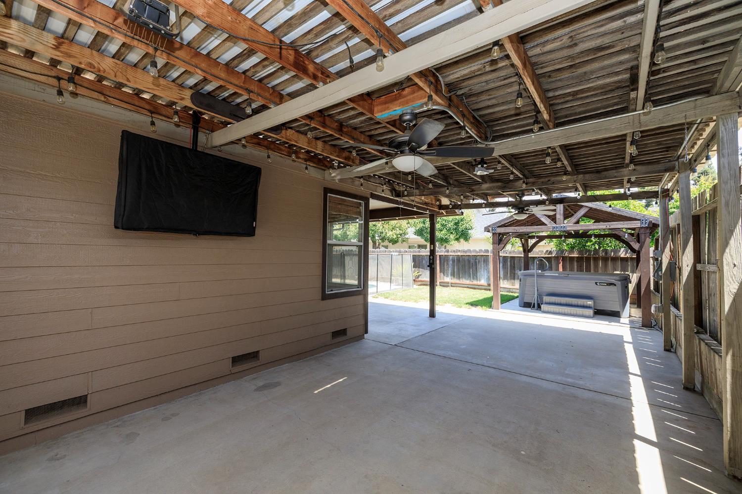 1748 Brennan Ave, Escalon, CA 95320