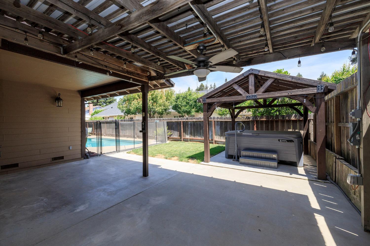 1748 Brennan Ave, Escalon, CA 95320