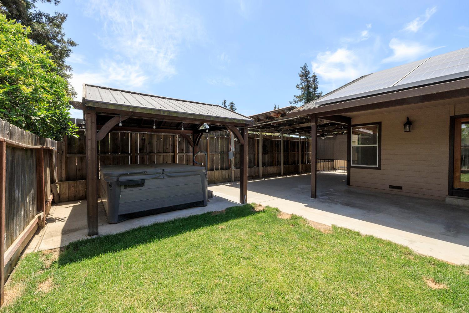 1748 Brennan Ave, Escalon, CA 95320