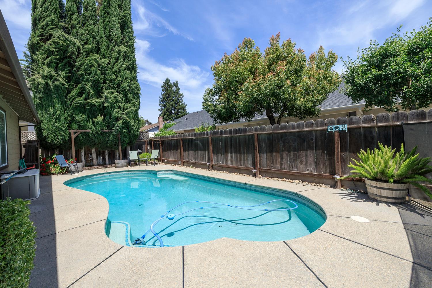 1748 Brennan Ave, Escalon, CA 95320