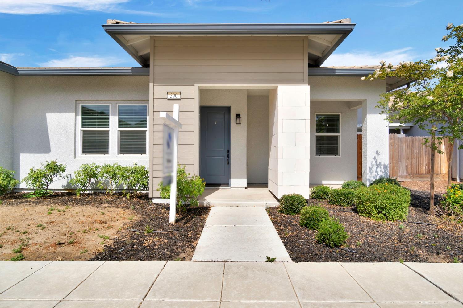 390 Traverse Dr, Madera, CA 93636