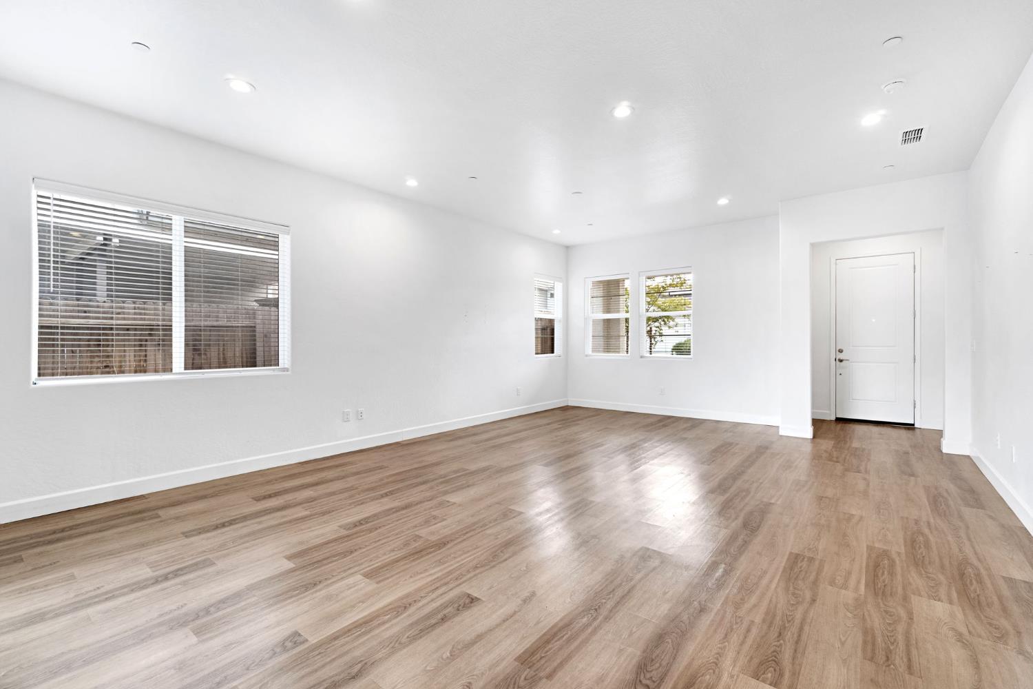 390 Traverse Dr, Madera, CA 93636