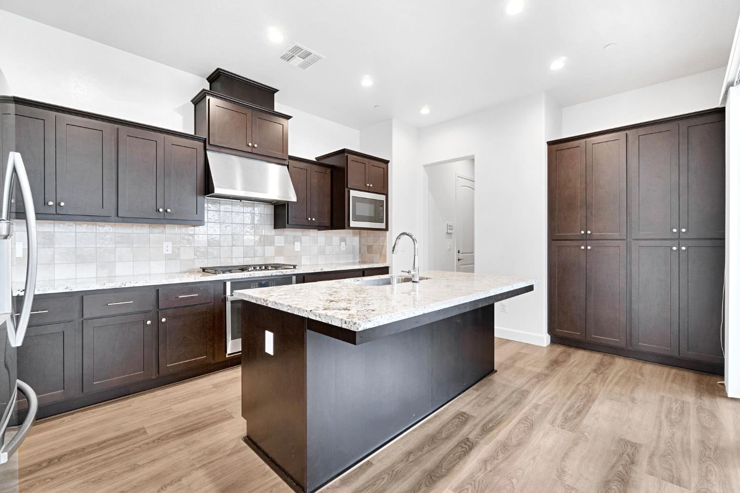 390 Traverse Dr, Madera, CA 93636