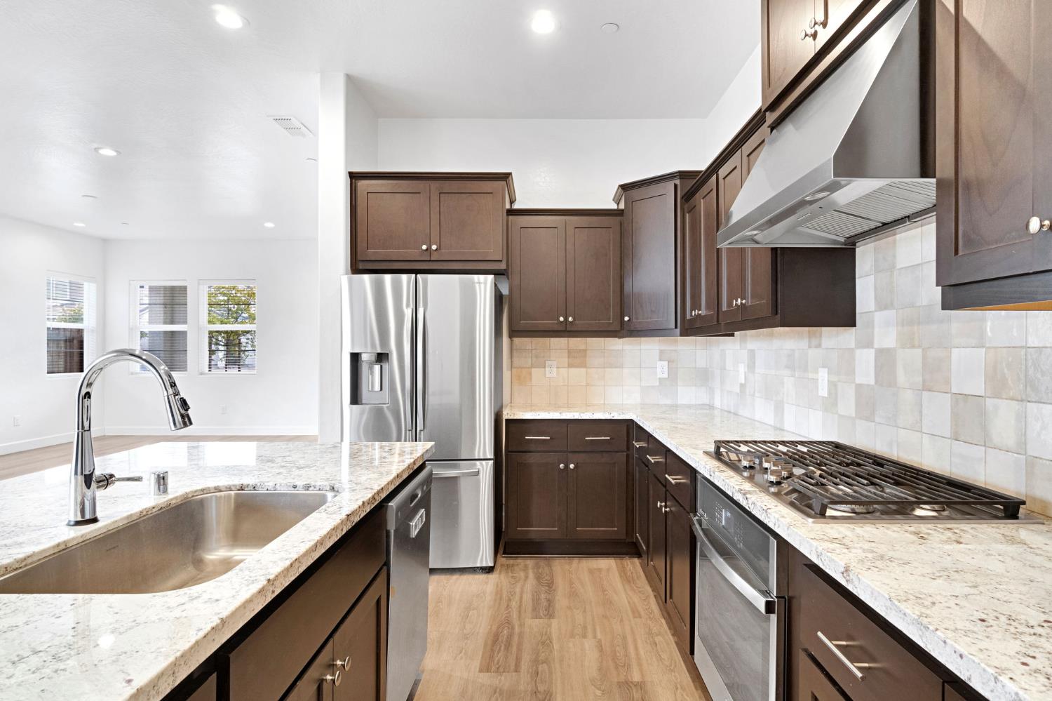 390 Traverse Dr, Madera, CA 93636