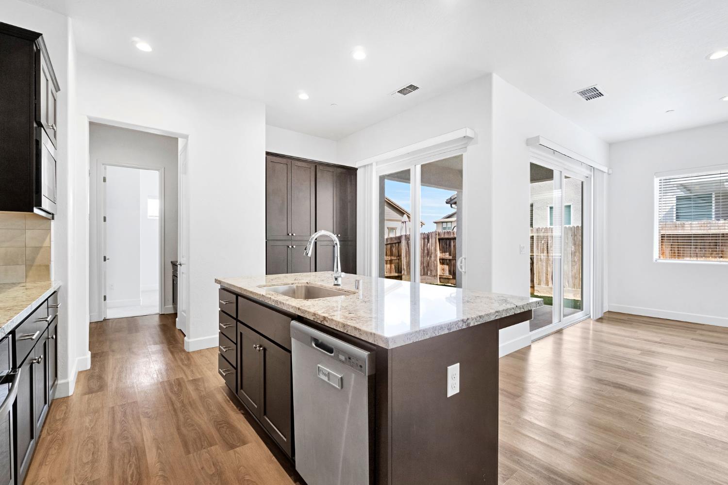390 Traverse Dr, Madera, CA 93636