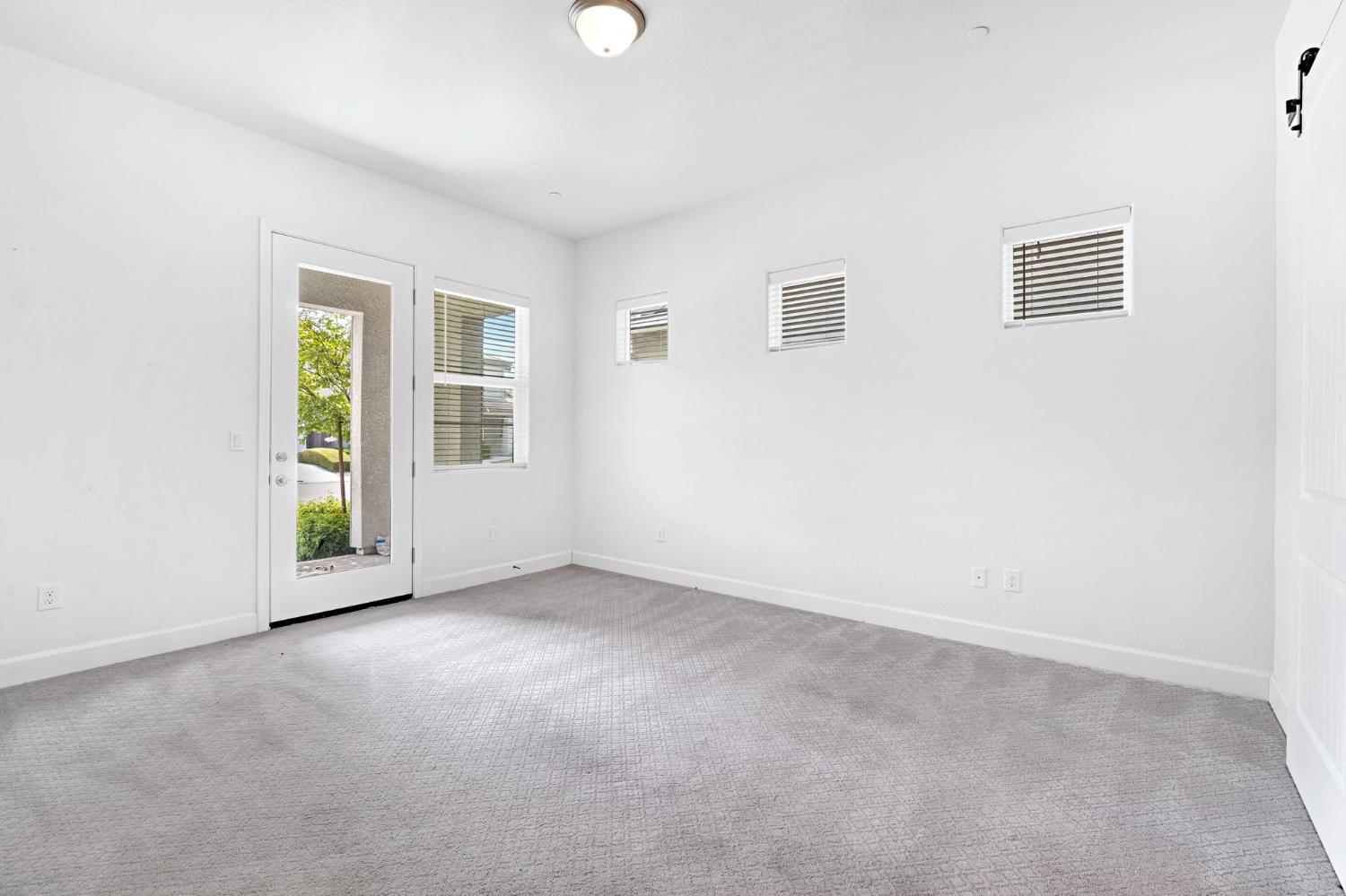 390 Traverse Dr, Madera, CA 93636