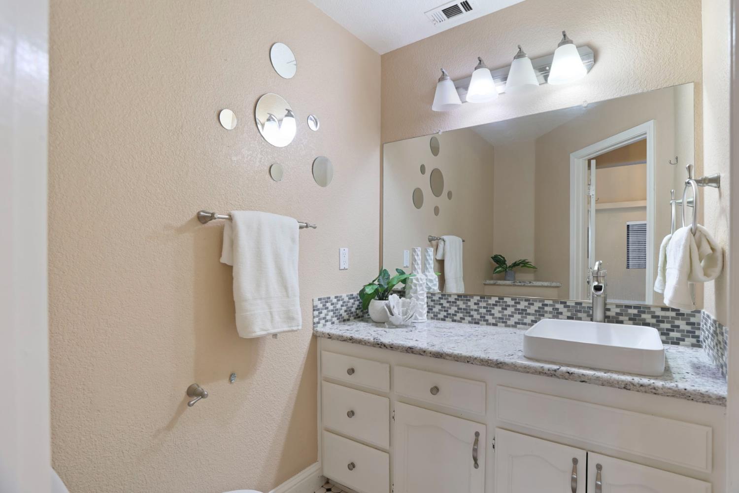 1605 Stanley Dr, Ripon, CA 95366