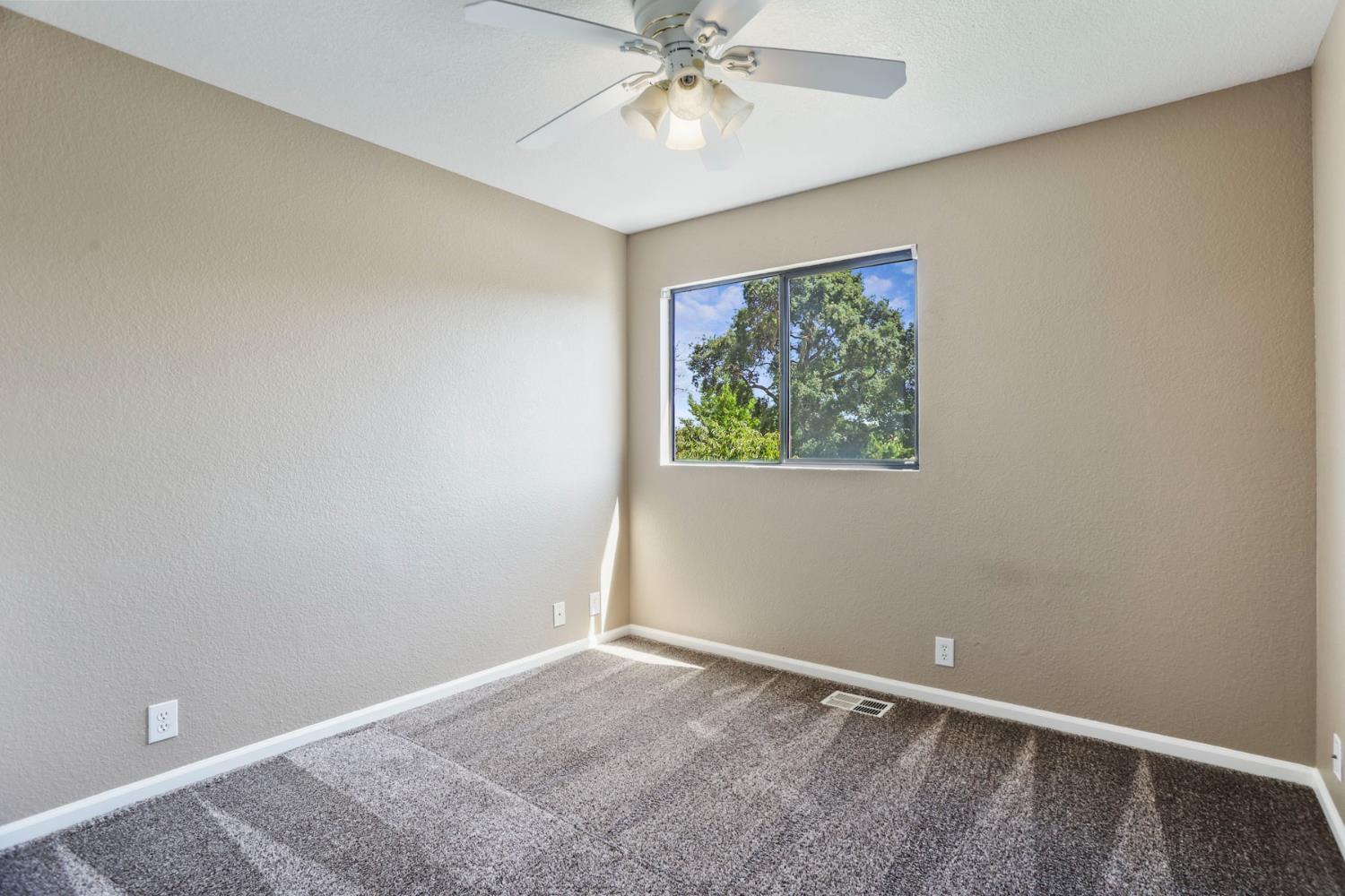 1605 Stanley Dr, Ripon, CA 95366