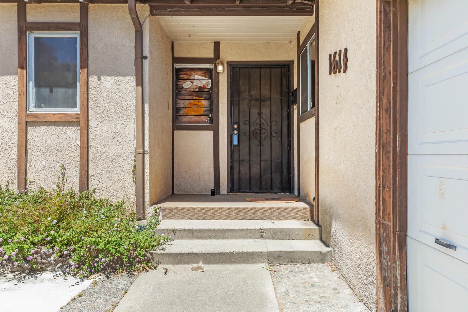 1614 Wayne Dr, Modesto, CA 95350